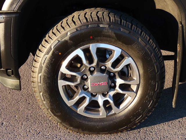 Used 2024 GMC Sierra 2500 AT4 image 14