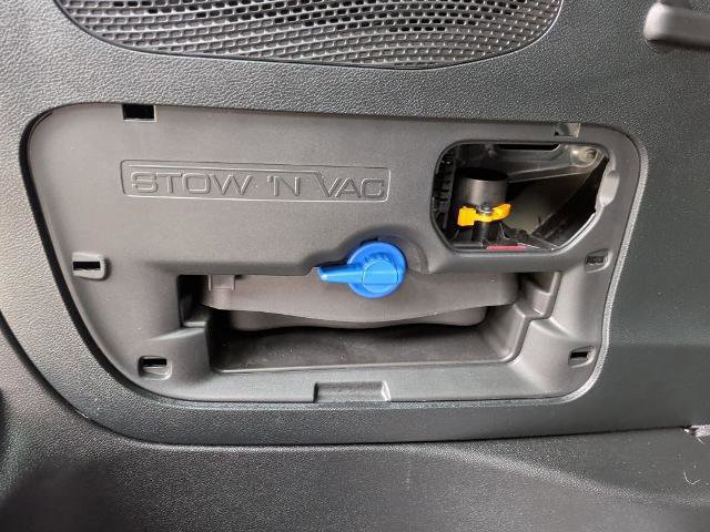 Used 2025 Chrysler Pacifica Limited w/ Uconnect Theater Family Group image 11