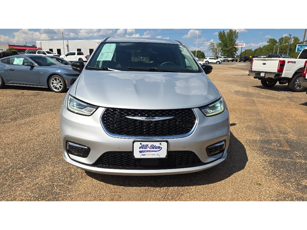 Used 2024 Chrysler Pacifica Touring-L FWD image 9