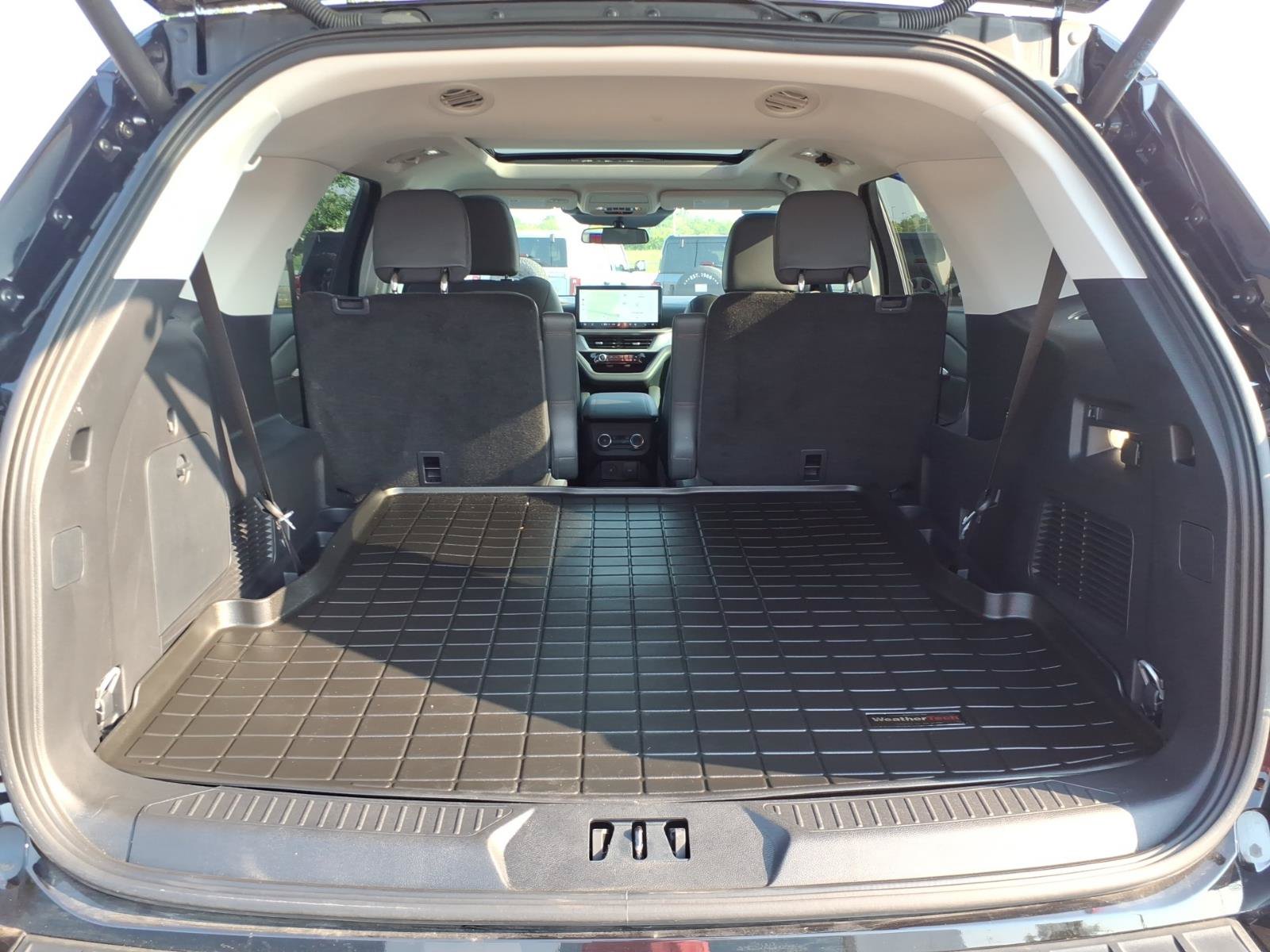 Certified 2025 Ford Explorer Active w/ Active Comfort Package AWD/4WD image 16