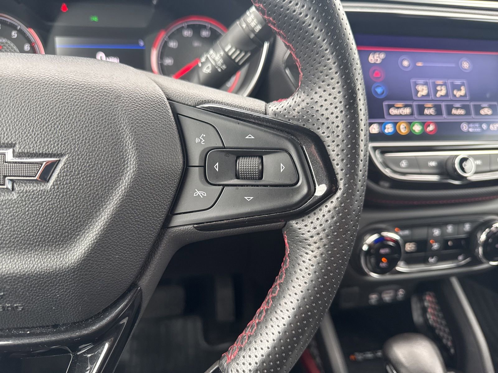 Used 2022 Chevrolet TrailBlazer RS w/ Technology Package image 27