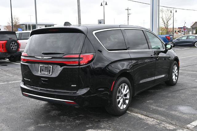 Used 2024 Chrysler Pacifica Touring-L AWD/4WD image 9