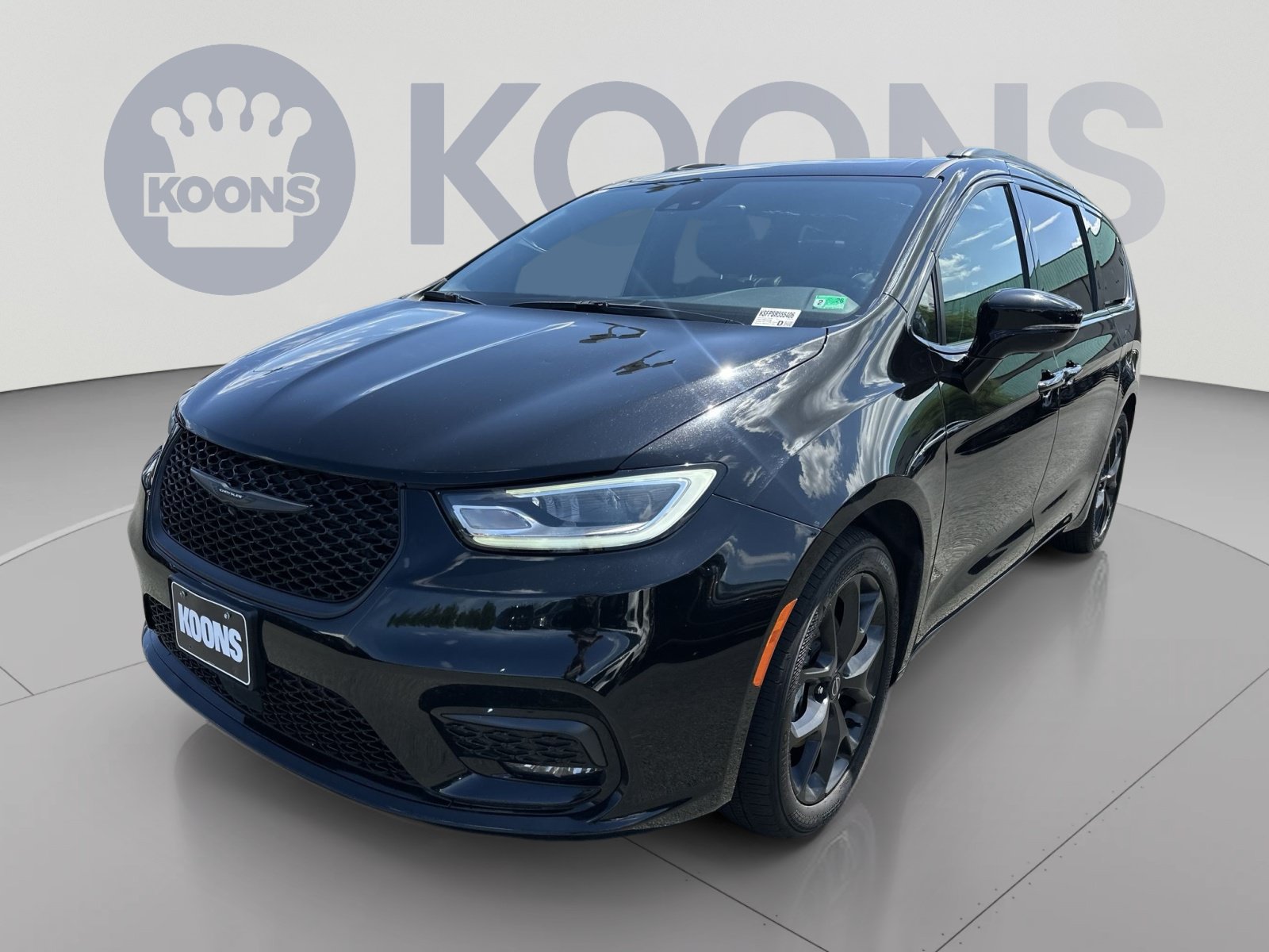 Used 2025 Chrysler Pacifica Limited FWD image 5