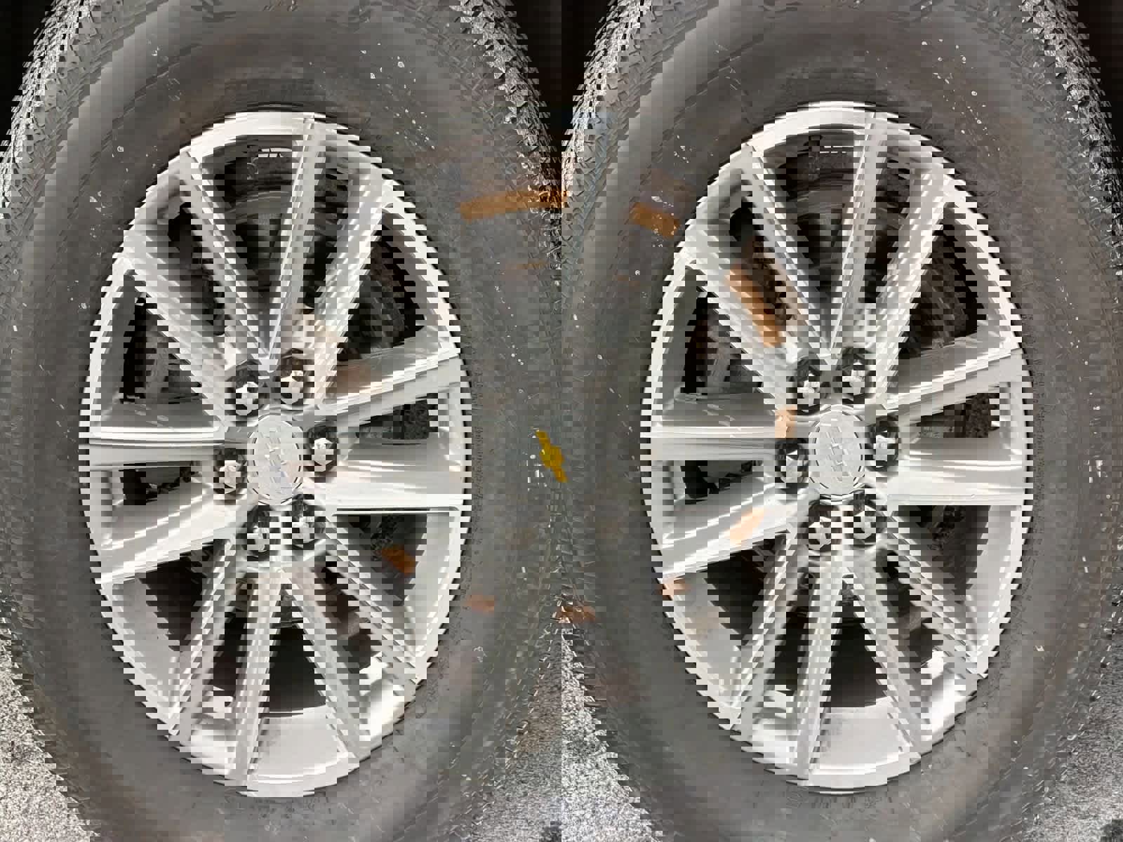 Used 2023 Chevrolet Traverse LT image 14