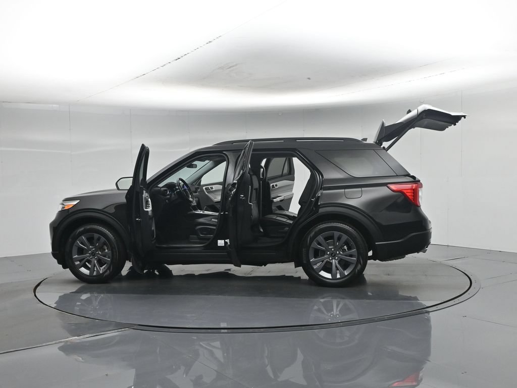Certified 2023 Ford Explorer XLT w/ Equipment Group 202A RWD image 38