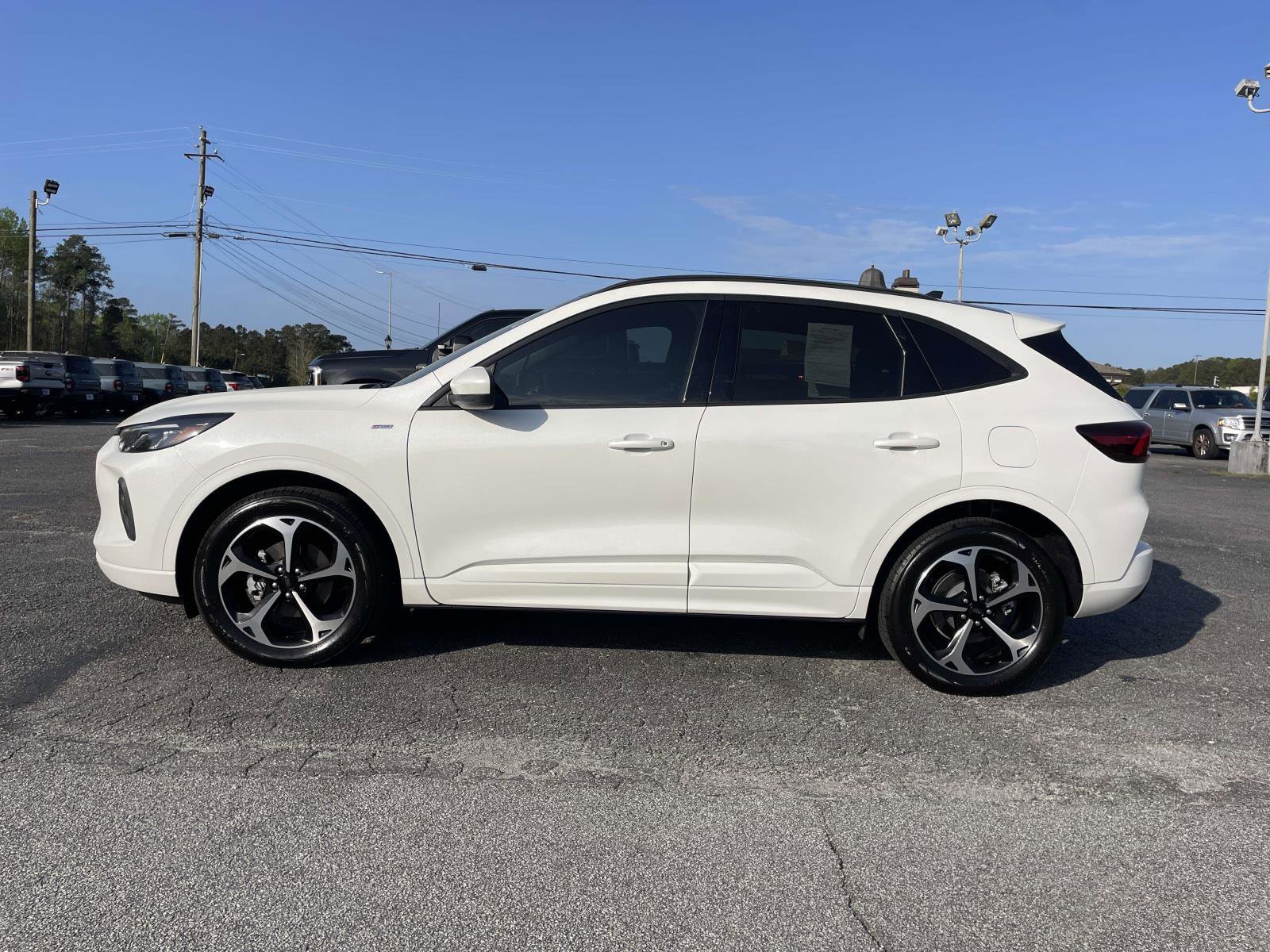 Certified 2025 Ford Escape ST-Line Elite AWD/4WD image 5