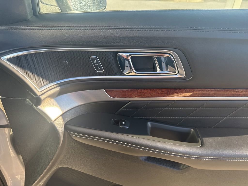 Certified 2017 Ford Explorer Platinum image 31