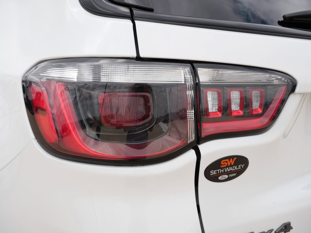 Used 2024 Jeep Compass Trailhawk image 11