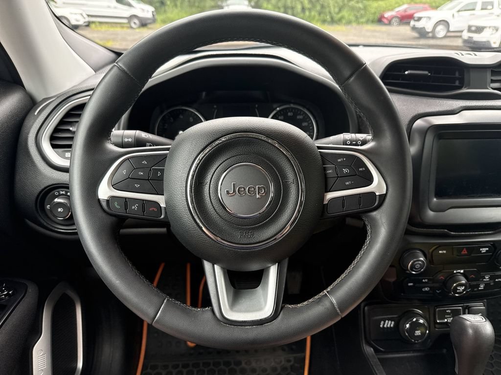 Used 2018 Jeep Renegade Latitude AWD/4WD image 14