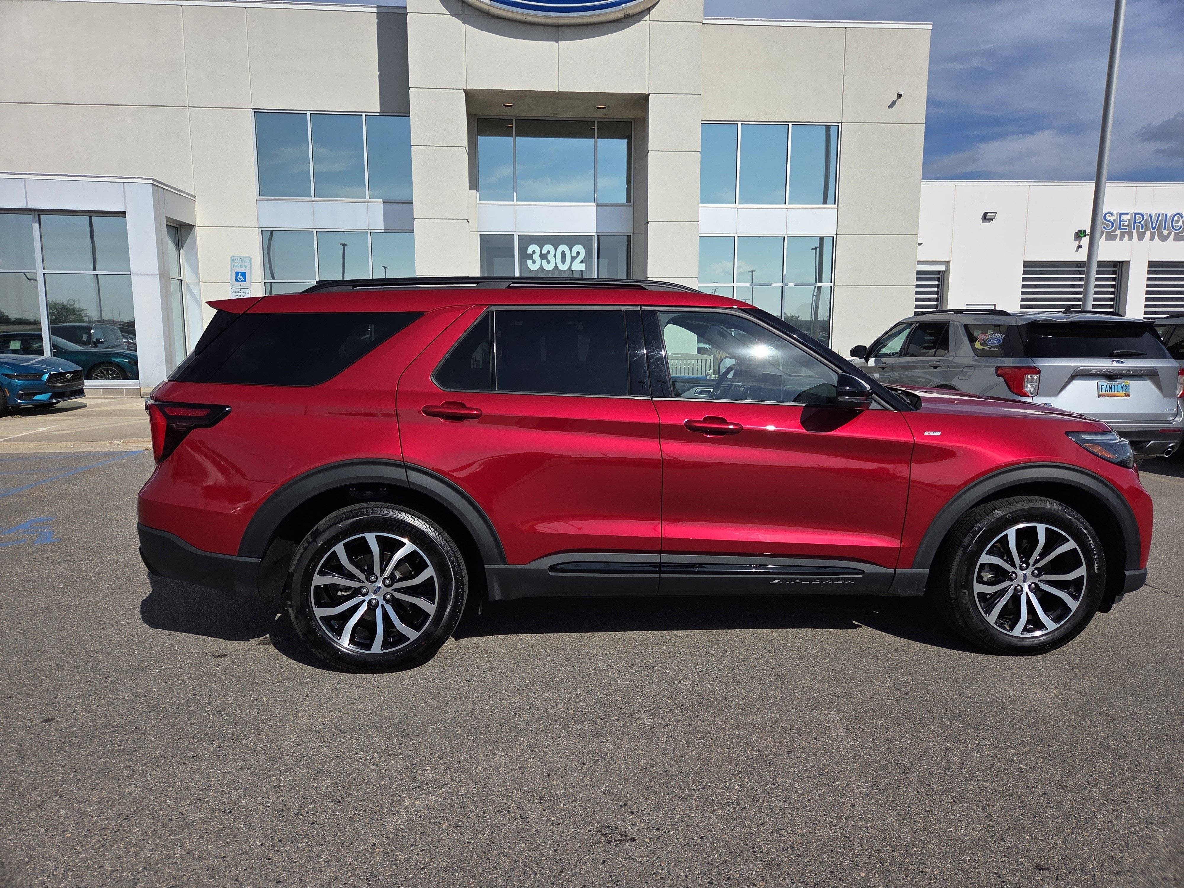 Certified 2025 Ford Explorer ST-Line AWD/4WD image 8