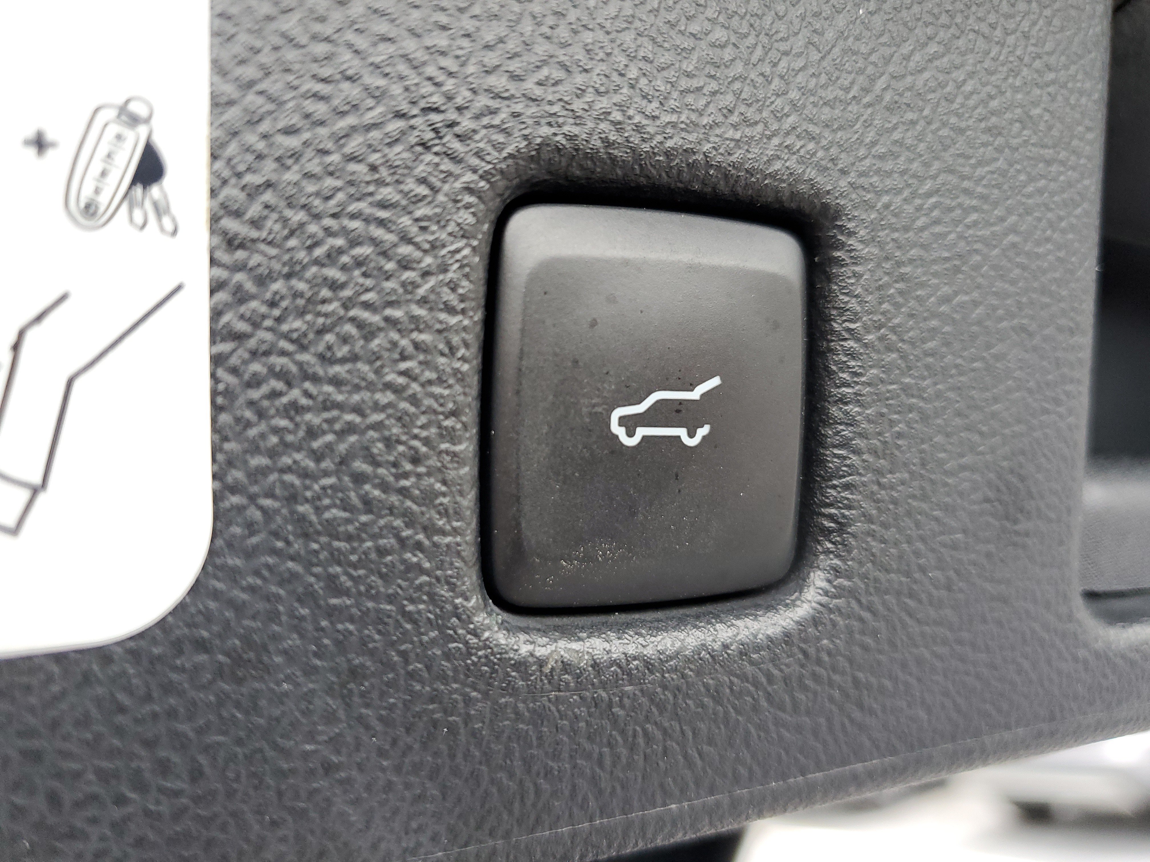 Certified 2020 Ford Escape Titanium AWD/4WD image 11