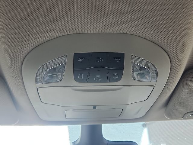 Used 2023 Chrysler Pacifica Touring-L FWD image 19