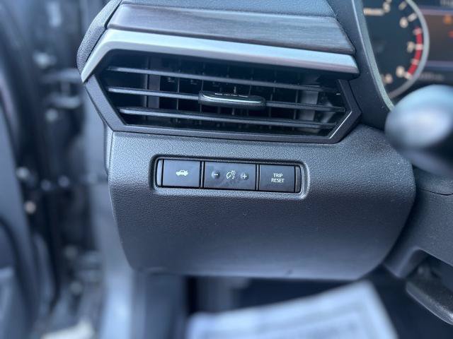 Used 2025 Nissan Altima 2.5 SV FWD image 14