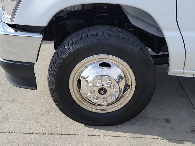 Certified 2024 Ford E-350 and Econoline 350 Super Duty w/ Driver's Safety Package image 17