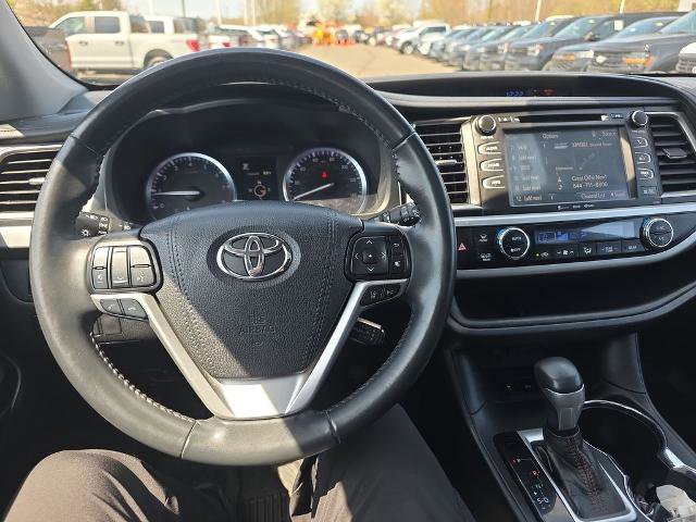 Used 2019 Toyota Highlander SE AWD/4WD image 24
