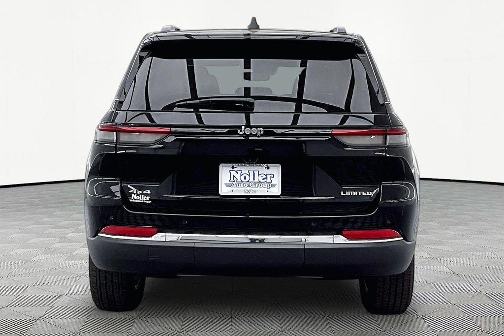 Used 2023 Jeep Grand Cherokee Limited w/ Trailer Tow Prep Group (B) AWD/4WD image 4