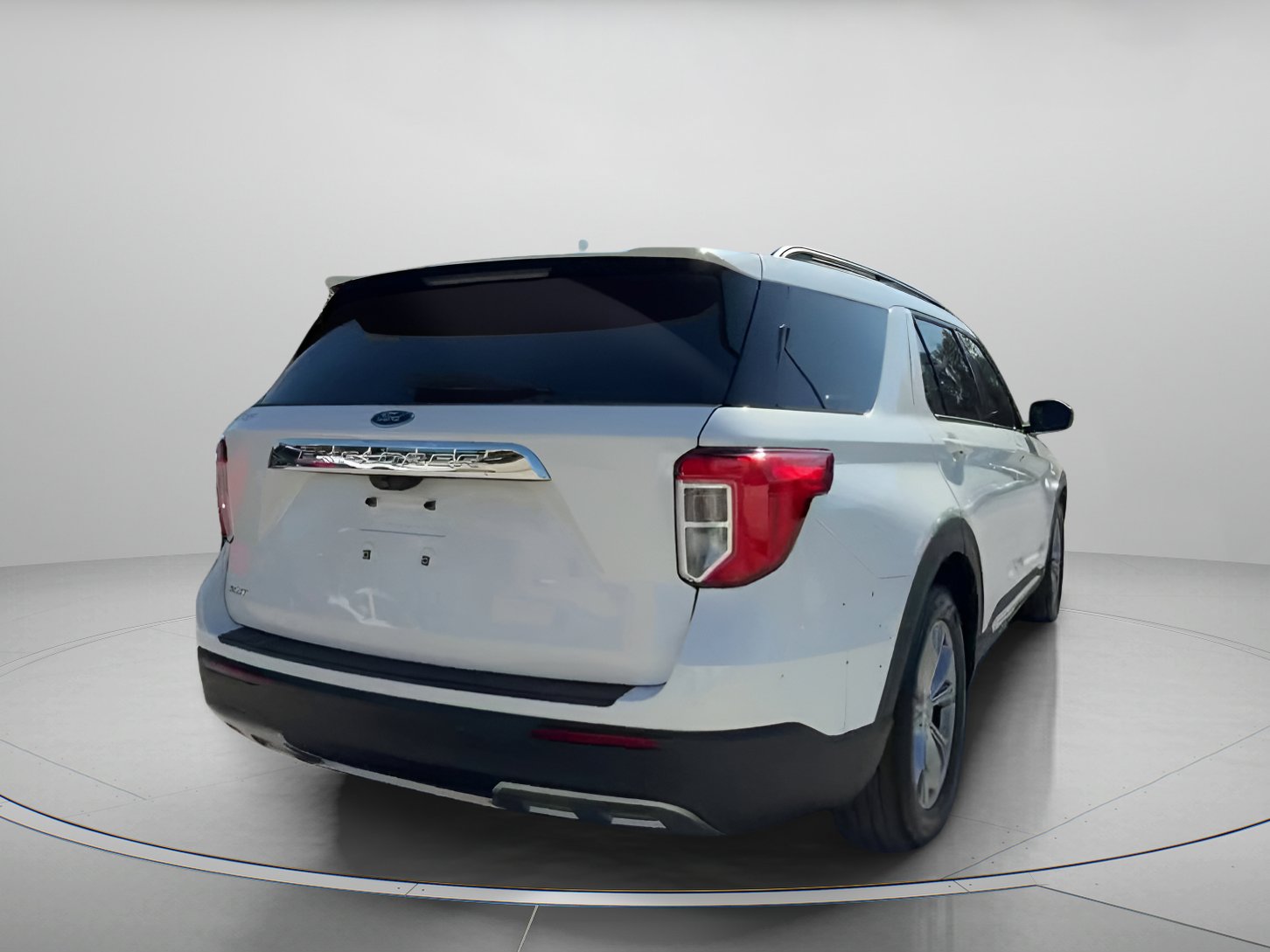 Certified 2022 Ford Explorer XLT w/ Equipment Group 202A image 25