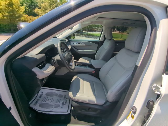 Certified 2025 Ford Explorer Active w/ Active Comfort Package AWD/4WD image 14