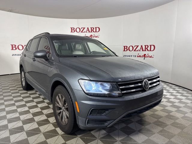 Used 2018 Volkswagen Tiguan SE w/ Panoramic Sunroof Package image 1