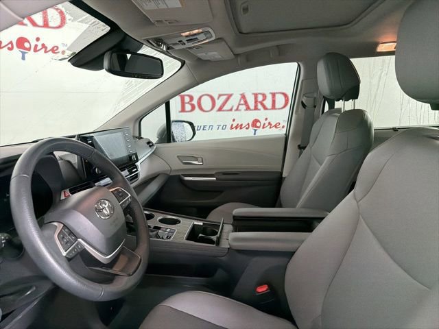Used 2022 Toyota Sienna XLE image 11