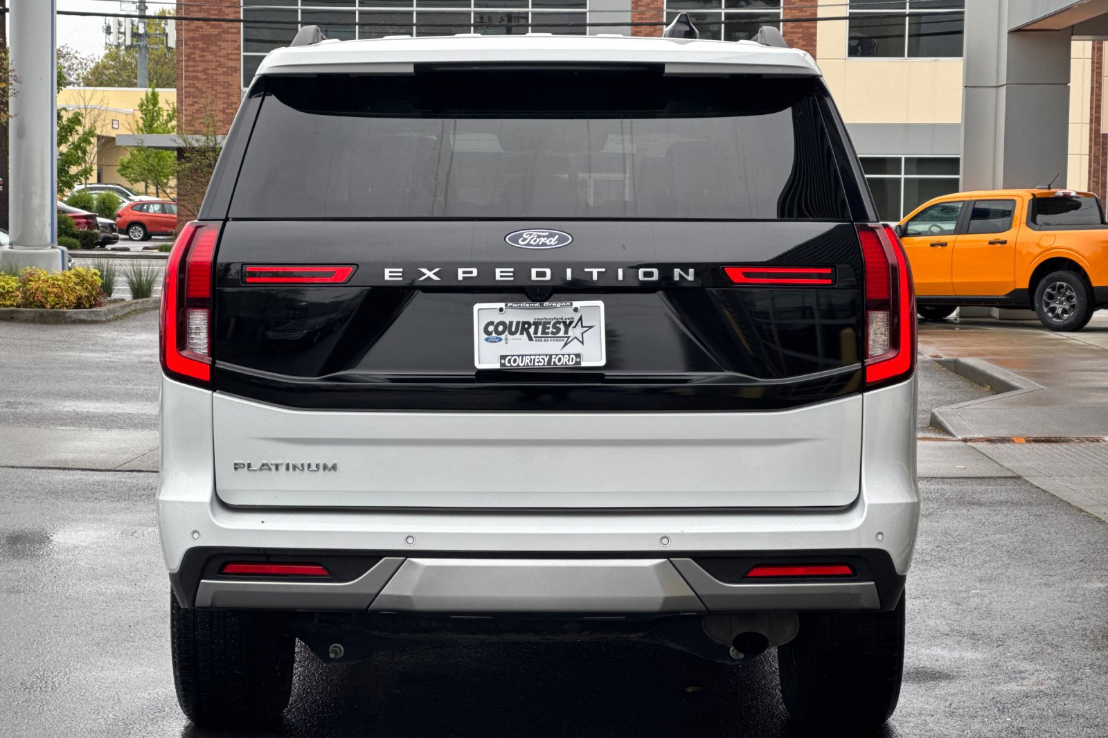 Certified 2025 Ford Expedition Platinum AWD/4WD image 5