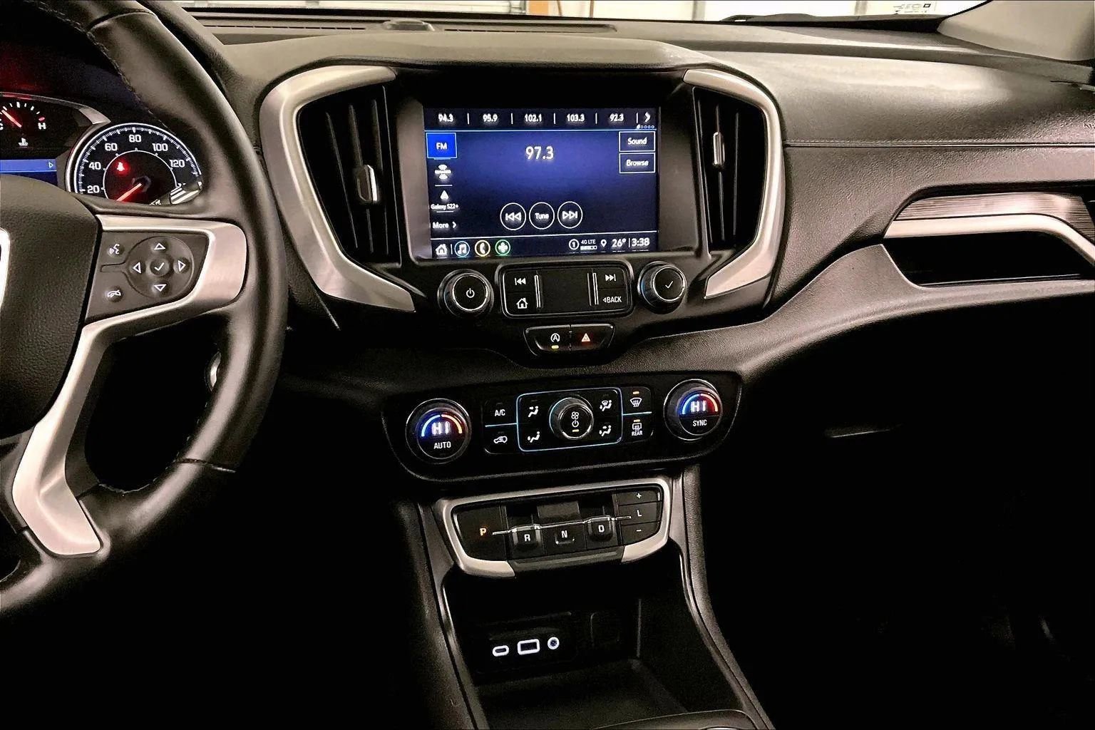 Used 2024 GMC Terrain SLT image 6