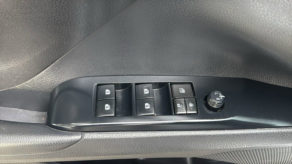 Used 2020 Toyota Camry SE w/ Carpet Mat Package FWD image 19