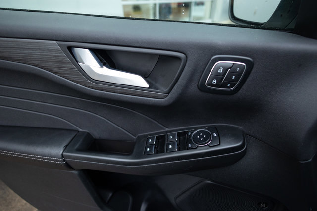 Certified 2025 Ford Escape Platinum w/ Premium Technology Package image 15