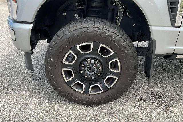 Certified 2024 Ford F250 Platinum w/ FX4 Off-Road Package AWD/4WD image 9