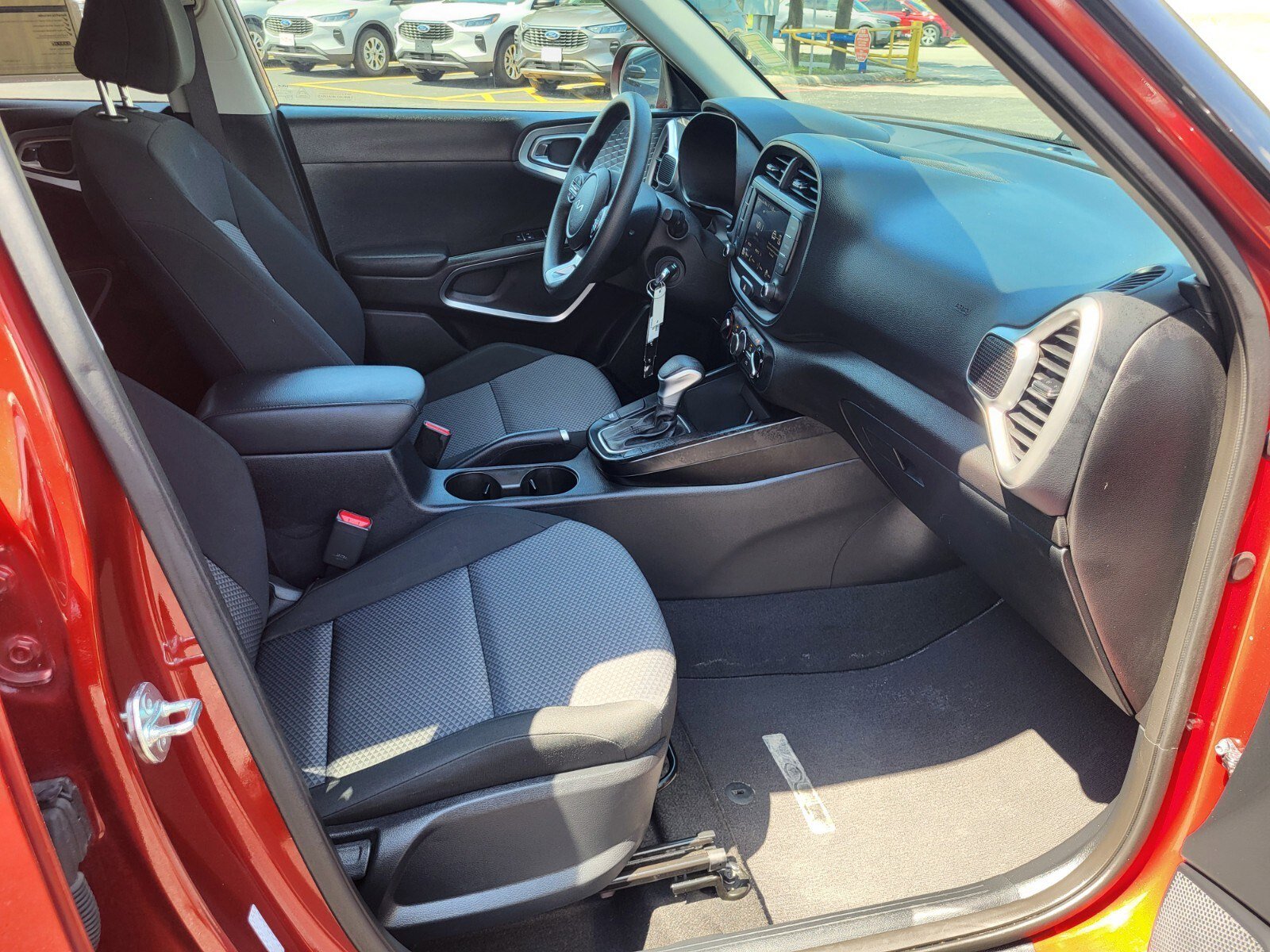 Used 2025 Kia Soul LX w/ LX Technology Package FWD image 12