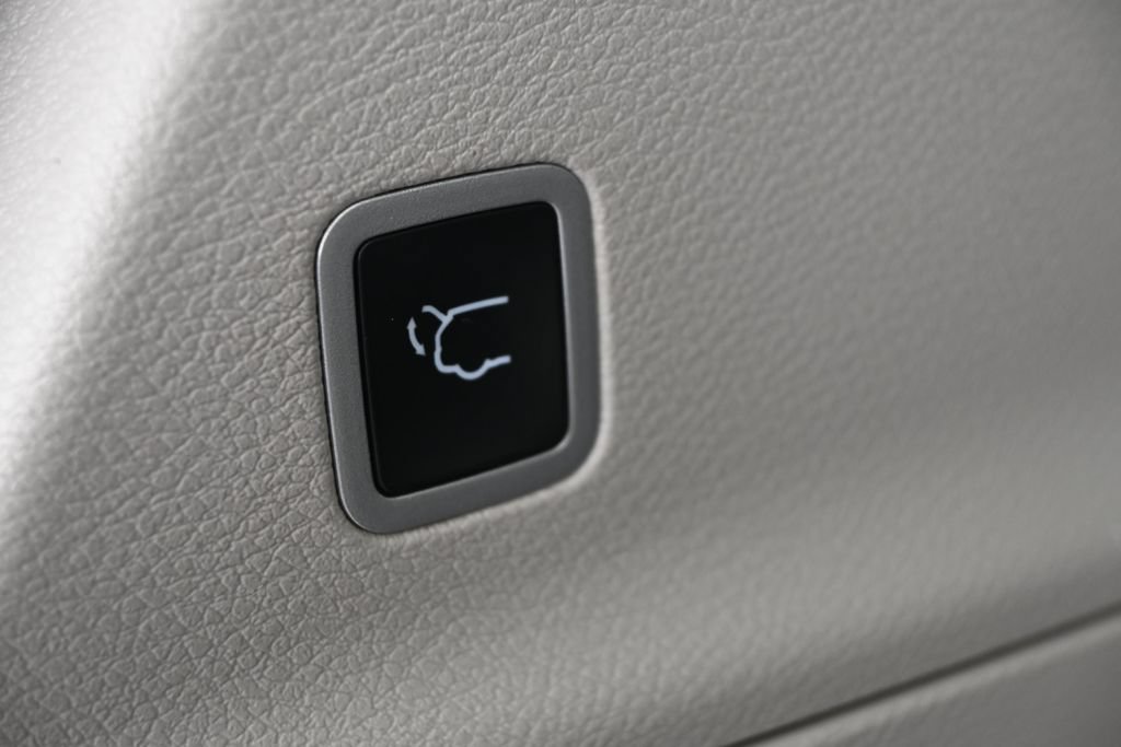 Used 2024 Chrysler Pacifica Touring-L AWD/4WD image 13