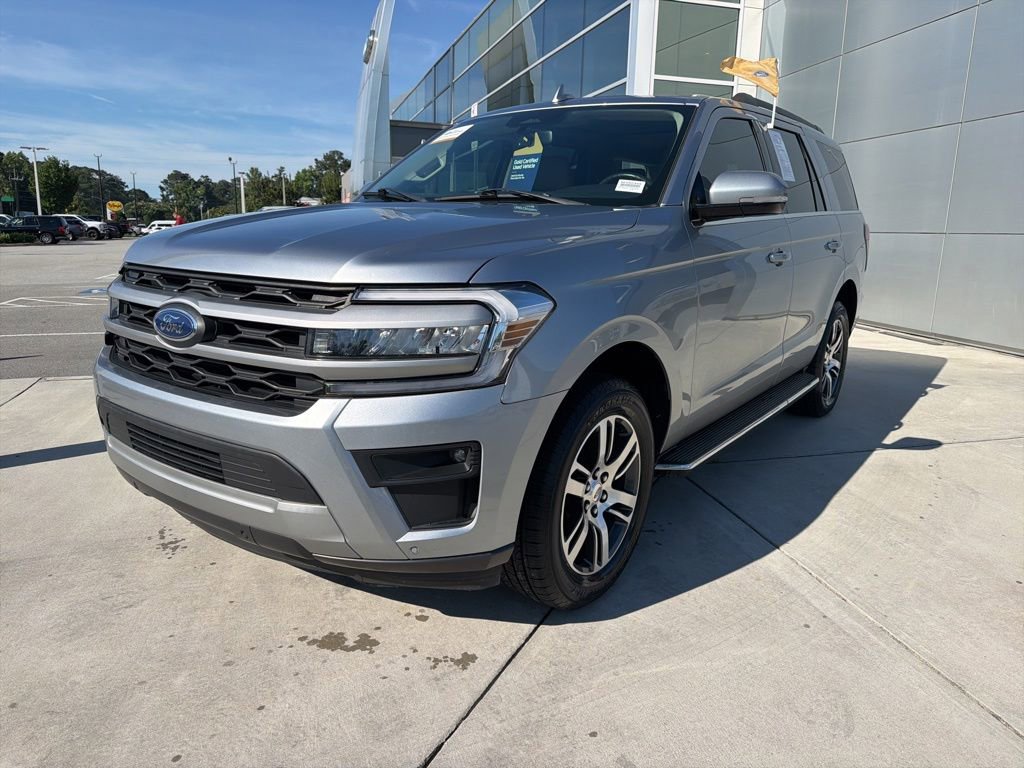 Certified 2022 Ford Expedition XLT RWD image 3