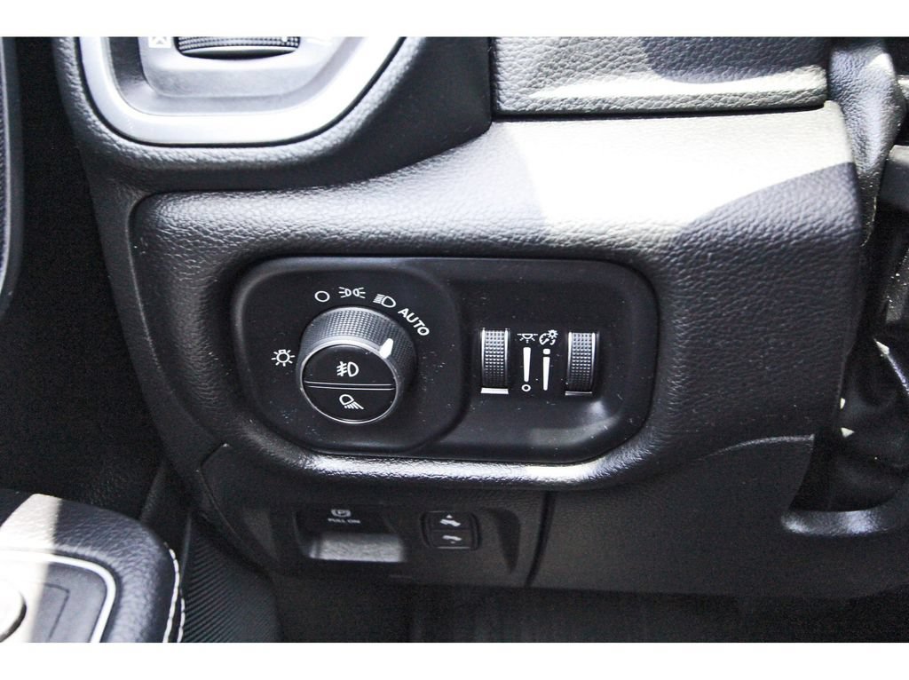 Used 2023 RAM 1500 Laramie AWD/4WD image 19