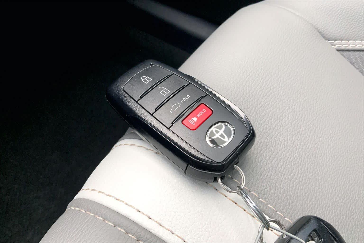 Used 2025 Toyota Camry SE FWD image 14