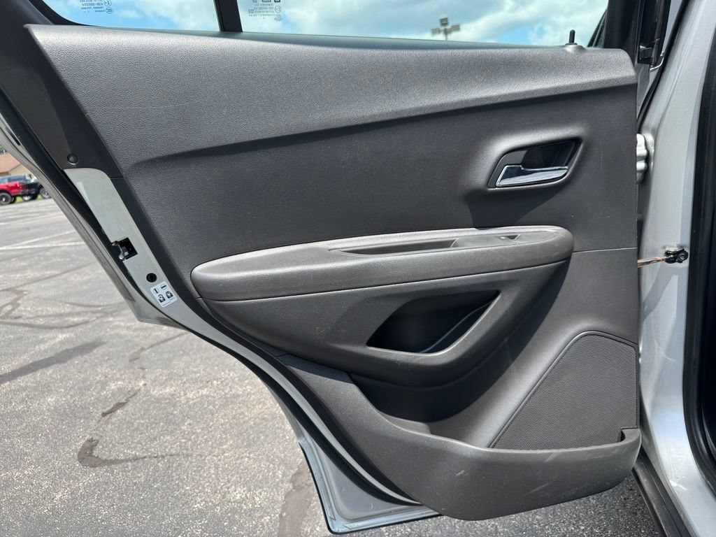 Used 2018 Chevrolet Trax LS AWD/4WD image 21