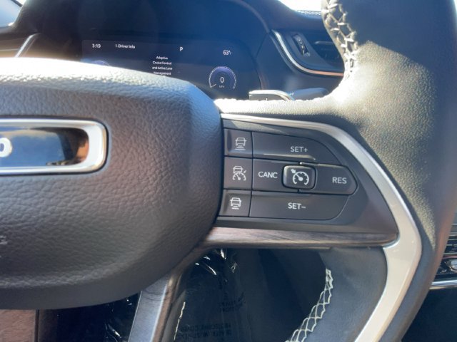 Used 2023 Jeep Grand Cherokee Limited AWD/4WD image 18