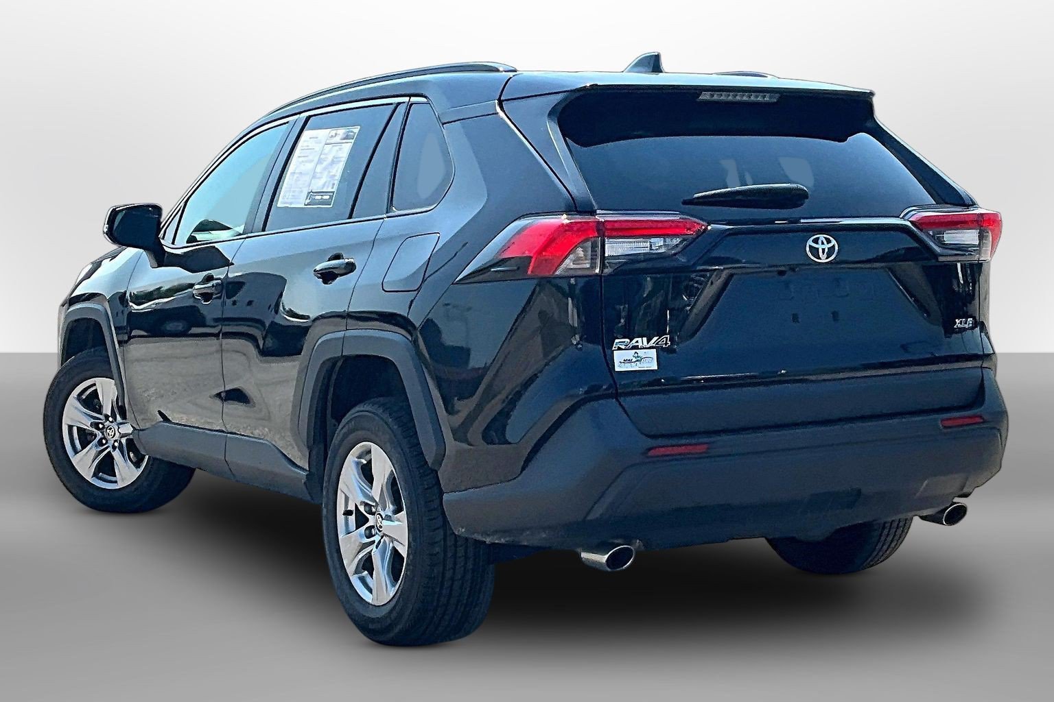Used 2024 Toyota RAV4 XLE FWD image 10