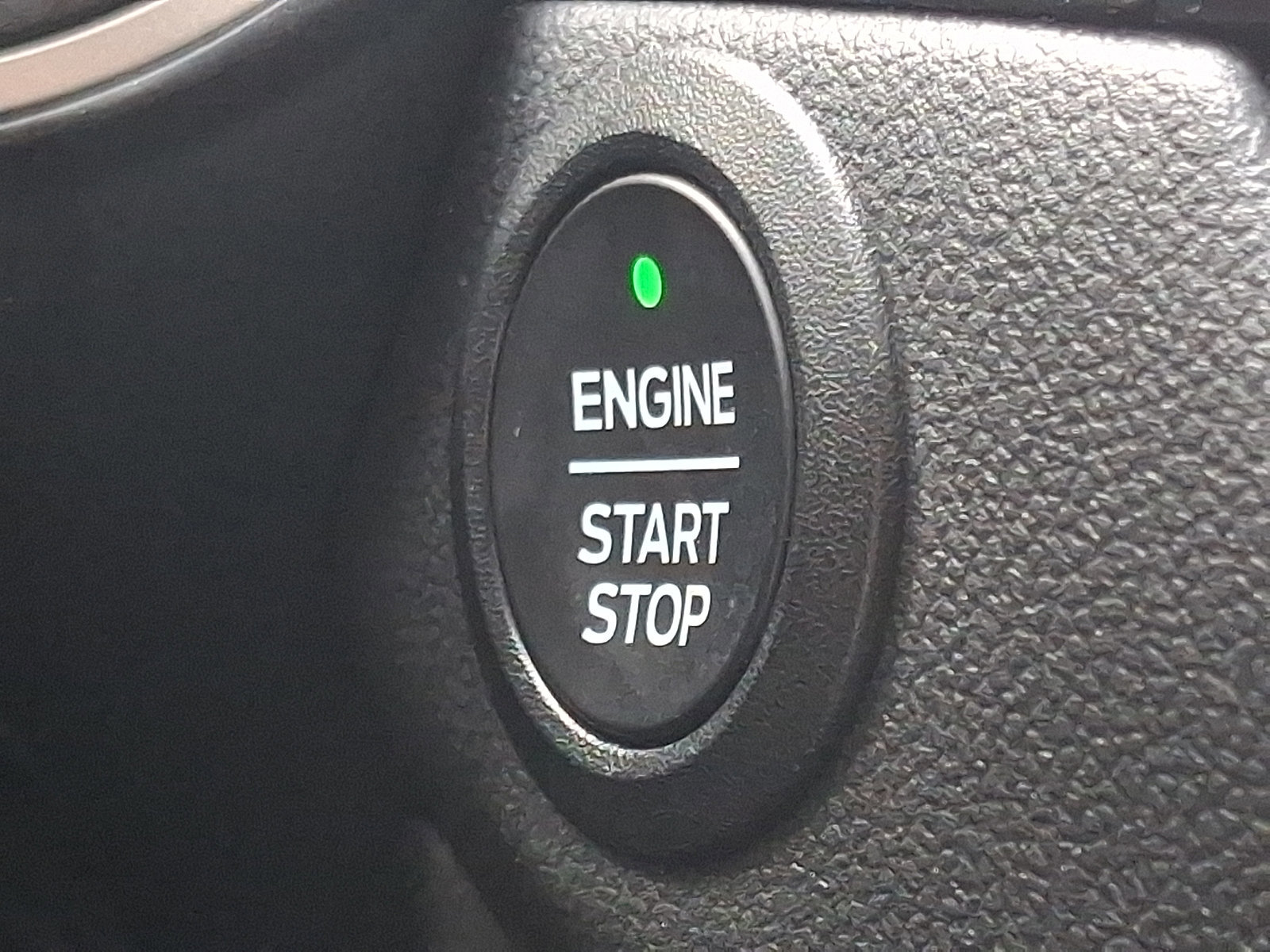 Certified 2022 Ford Escape SEL w/ SEL Stealth AWD Package image 23