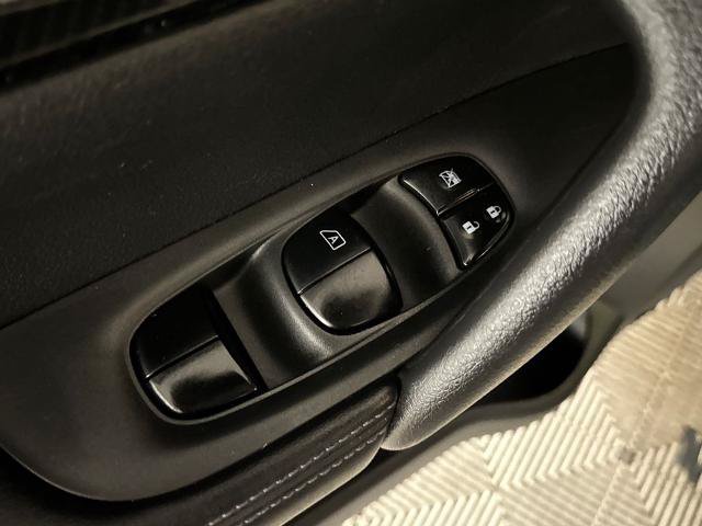 Used 2018 Nissan Rogue SL w/ Premium Package FWD image 17