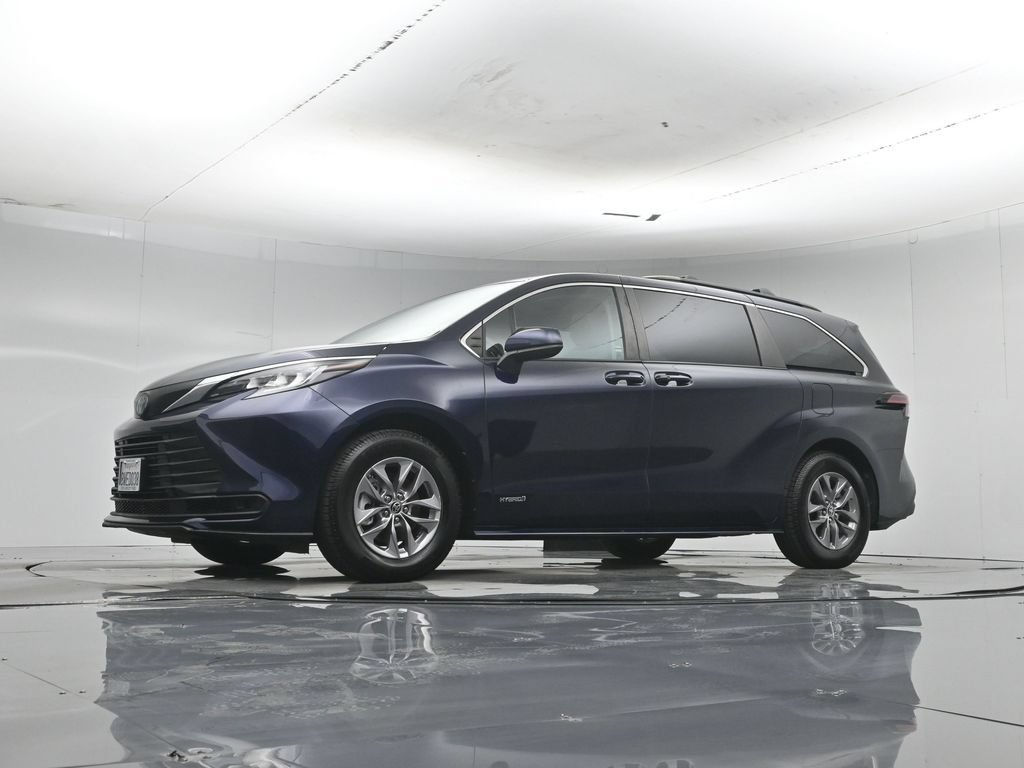 Used 2021 Toyota Sienna LE w/ LE Plus Package FWD image 49