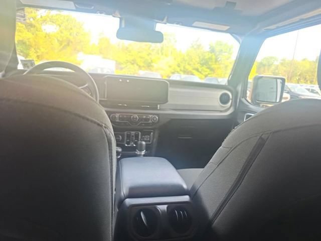 Used 2024 Jeep Wrangler Unlimited Sport AWD/4WD image 14