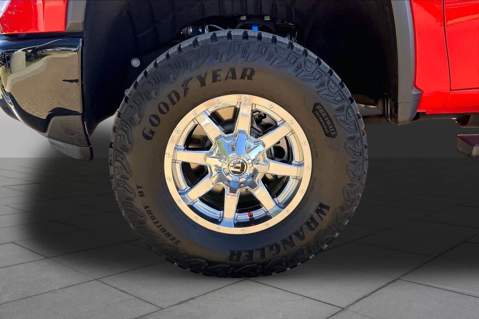 Used 2025 Chevrolet Silverado 2500 ZR2 w/ Technology Package AWD/4WD image 11