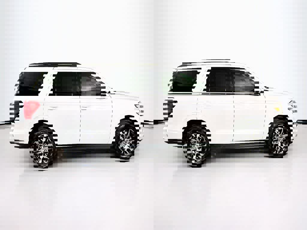 Certified 2024 Ford Expedition XLT image 26