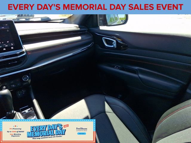 Used 2023 Jeep Compass Trailhawk AWD/4WD image 16
