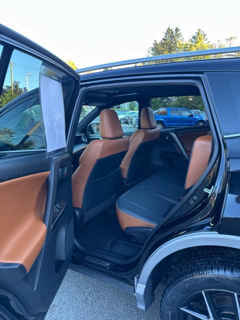 Used 2018 Toyota RAV4 SE w/ Power Extra Value Package AWD/4WD image 16
