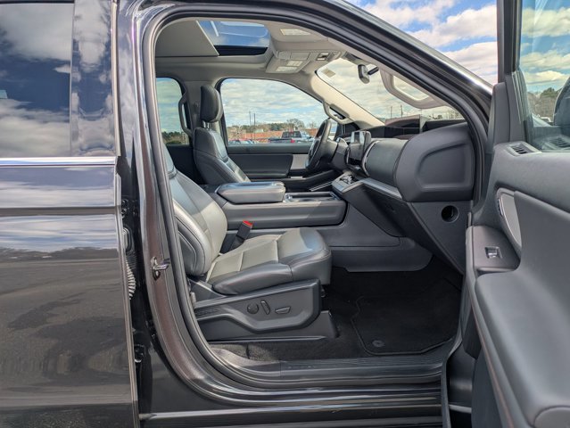 Certified 2025 Ford Expedition Active image 39