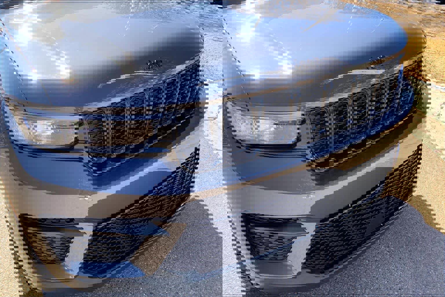 Used 2023 Jeep Grand Cherokee Altitude image 29