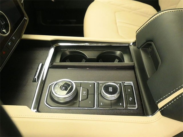 Certified 2024 Ford Expedition Platinum image 14