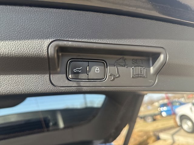 Certified 2022 Ford Explorer XLT w/ Equipment Group 202A AWD/4WD image 24