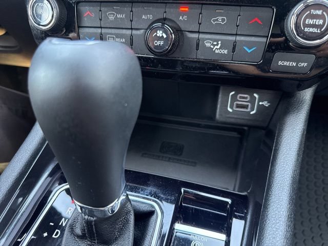 Used 2024 Jeep Compass Latitude w/ Convenience Group AWD/4WD image 24